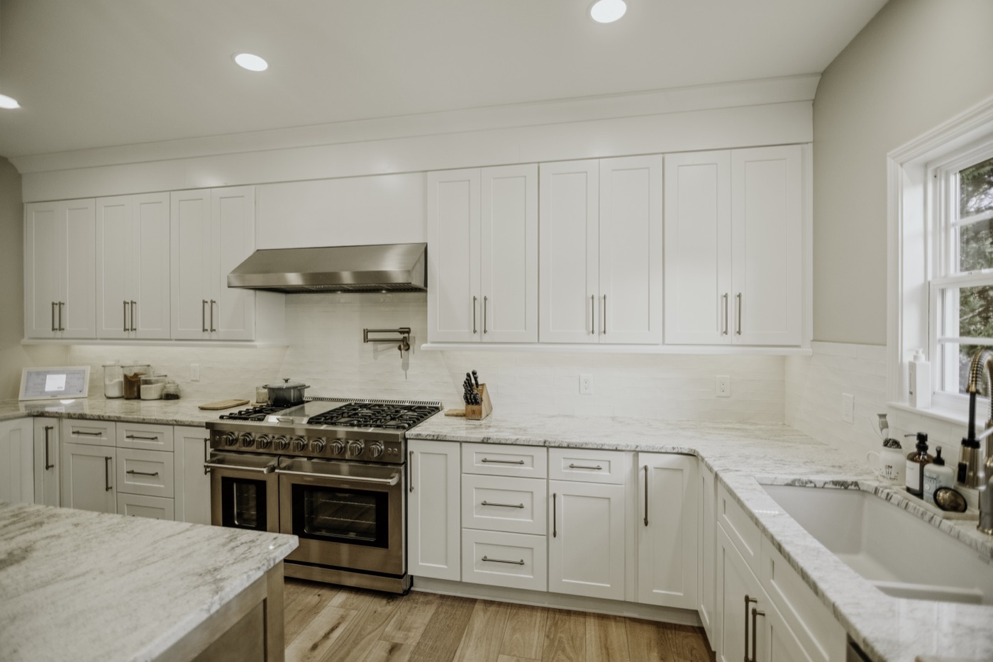 Kitchen remodel completed by 5 Stones Renovation